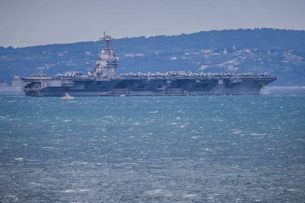 Odlazak nosača zrakoplova USS Gerald Ford iz akvatorija Splita