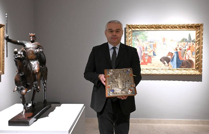 Zagreb: 1100 izlozba Hrvatskog Kraljevstva  u Klovicevim dvorima