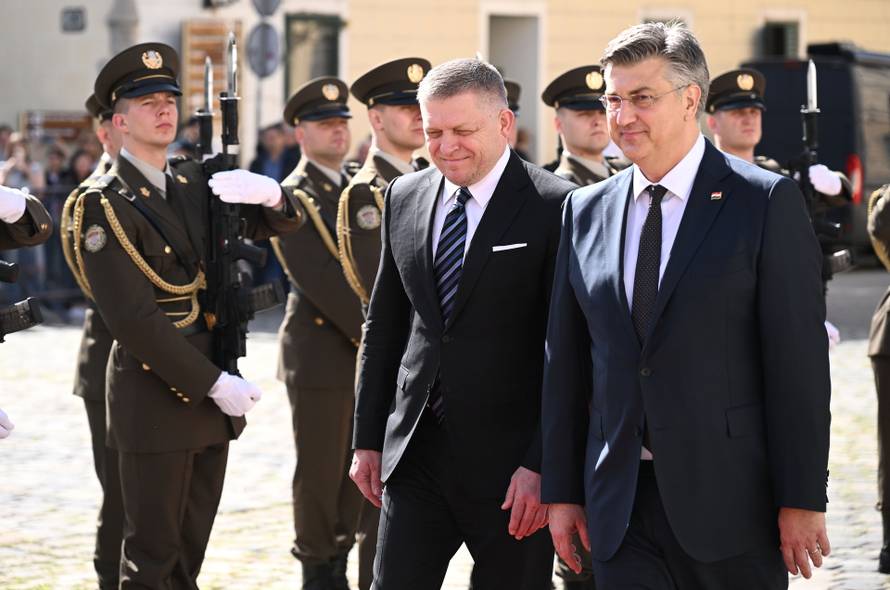 Zagreb: Predsjednik Vlade Andrej Plenković primio je predsjednika Vlade Slovačke Republike Roberta Fica