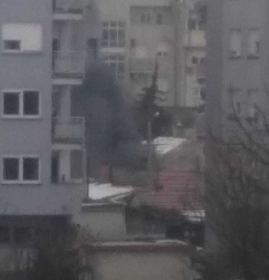 Drama: Ugašen požar na kući, vlasnika su prevezli u bolnicu