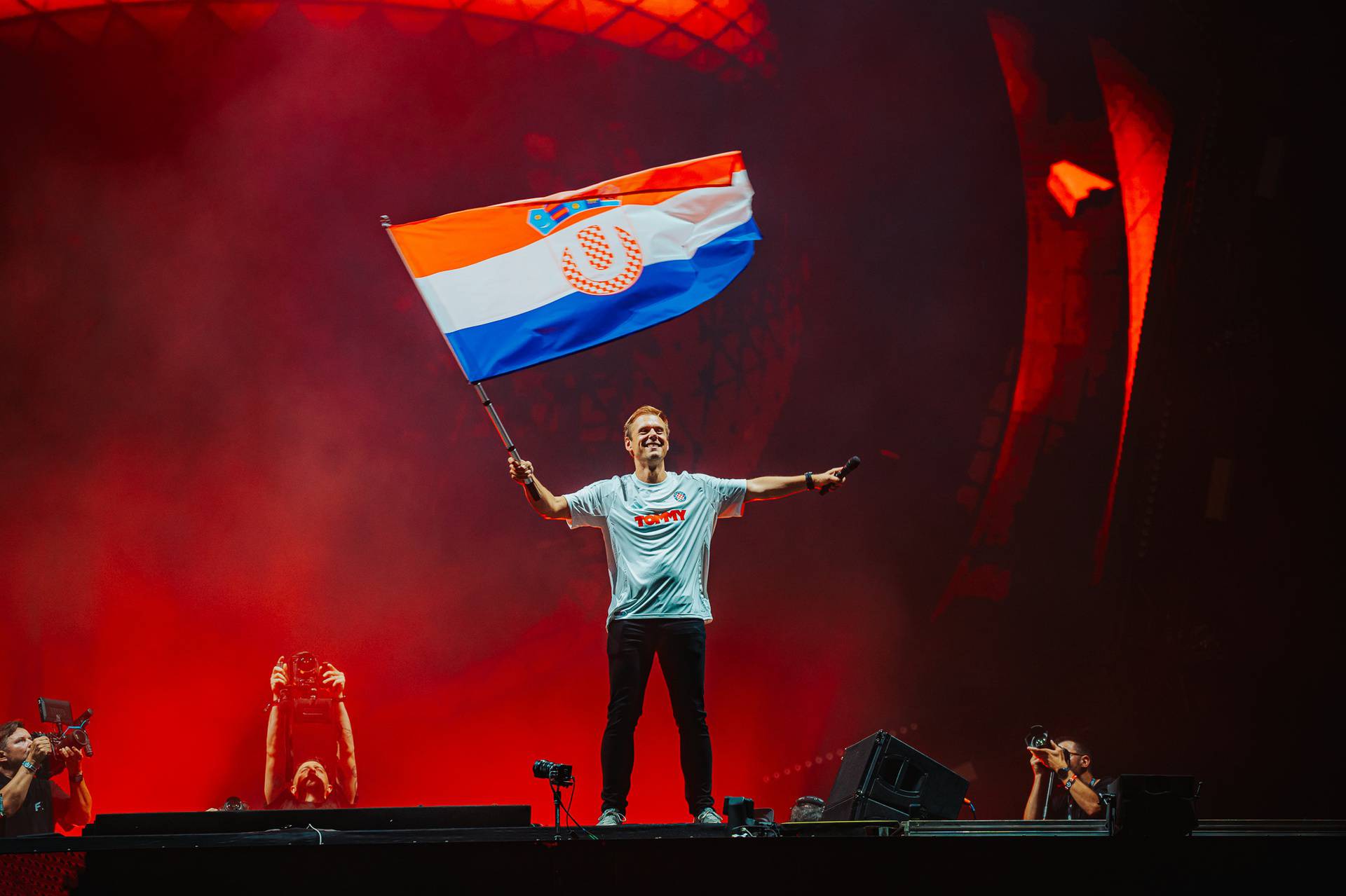 Van Buuren i poznata DJ-ica su oduševili u dresovima Hajduka na Ultri: 'Moja druga domovina'