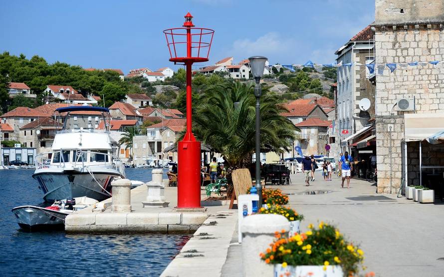 Brač zasad ne ide u karantenu, ali će testirati stotine otočana