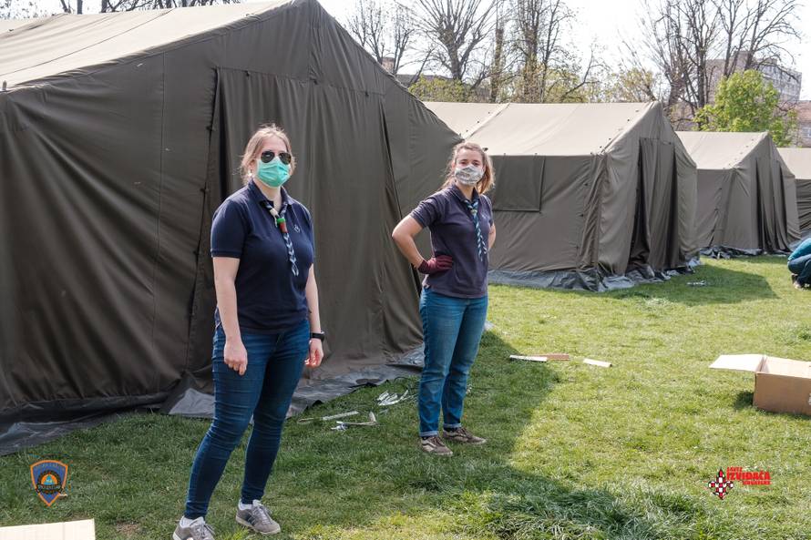 'Naravno da se bojimo zaraze, ali pomaganje je nama čast...'