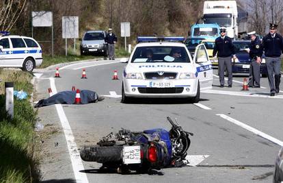 Motorist sletio s ceste u Sloveniji i zabio se u znak