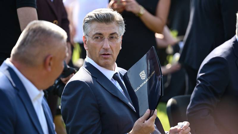 Plenković u Kninu najavio veće braniteljske mirovine od jeseni