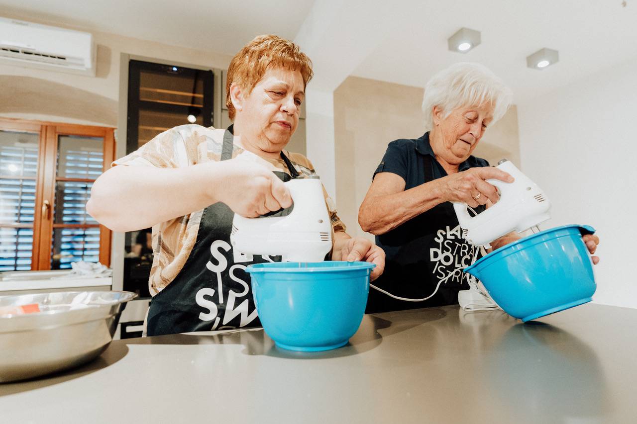 Cijela je Vižinada mirisala po tradicionalnim kolačima koji se brižno čuvaju od zaborava