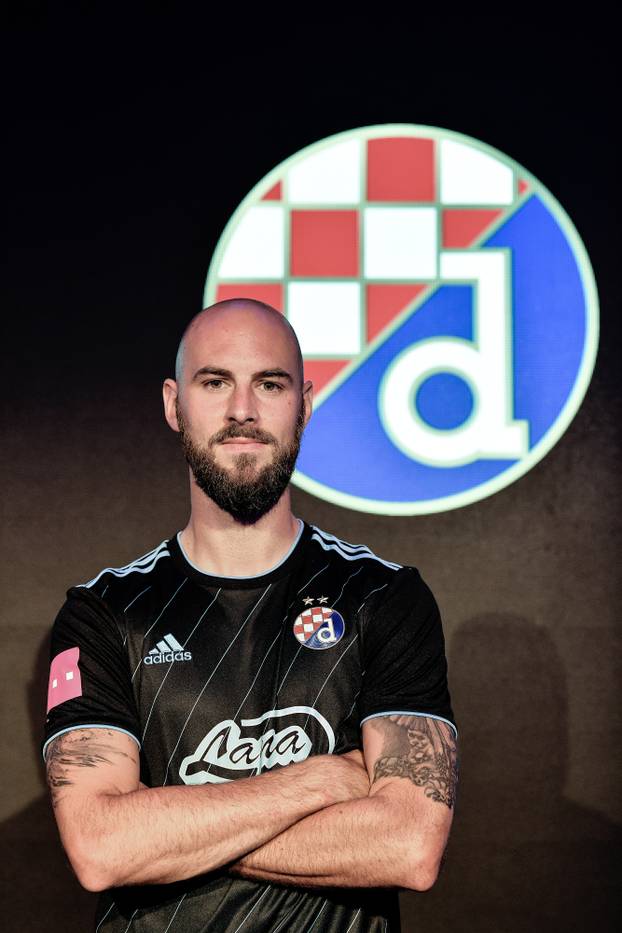 Zagreb: U tunelu Grič igrači GNK Dinamo predstavili nove dresove