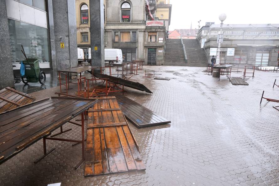 Zagreb: Olujni vjetar ne prestaje, centar grada u kaosu 