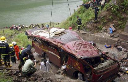 Kina: 24 mrtvih u padu autobusa u provaliju 