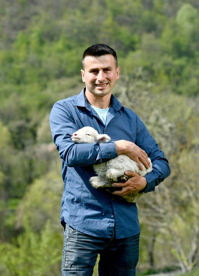 'Ljubav je na selu': Mihael voli frizirati, a Ivica ima 200 ovaca