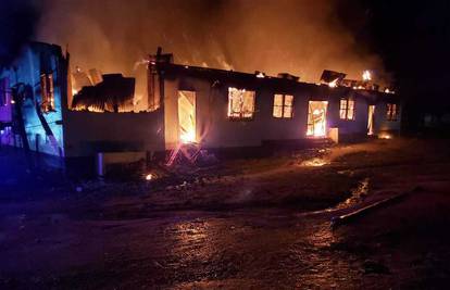 Strašna tragedija u Gvajani! Najmanje 20 djece izgorjelo u požaru u školskom domu