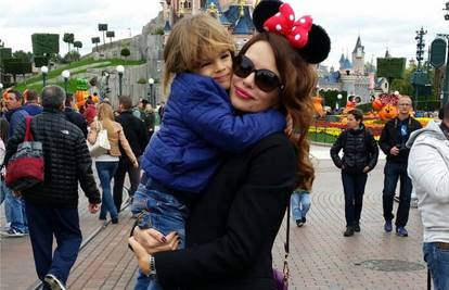 Uživao je: Seve je  Aleksandra odvela na izlet u Disneyland