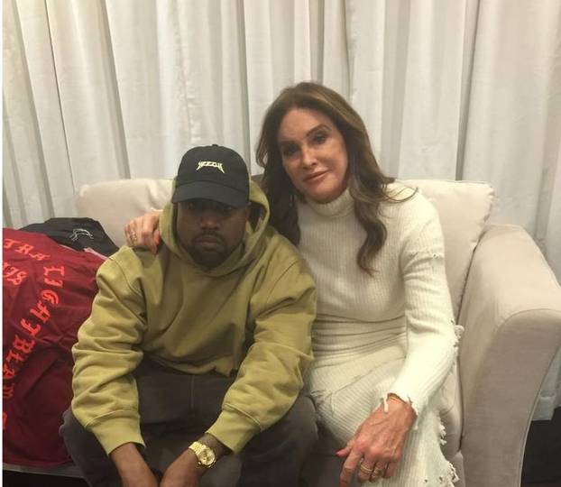 FOTO 'Svaki muškarac poželio je biti Bruce Jenner': Kćeri su ga ulovile u haljini sa šminkom...