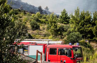 Argentinca uhitili na gumenjaku kod Čiova, sumnjiče ga za požar. Kod Splita požar izazvalo dijete