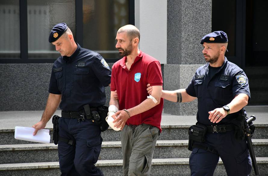 Slavonski Brod: Privođenje sucu istrage osumnjičenog za ubojstvo majke i oca