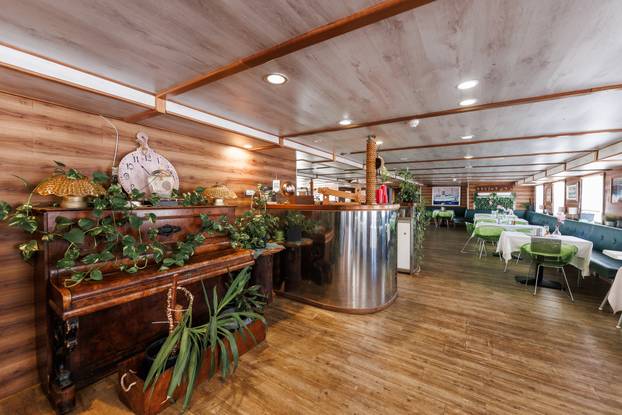 FOTO Zavirite u prvi brod-hotel u Hrvatskoj: Noćenje na ovom brodu u Rijeci ima posebnu čar