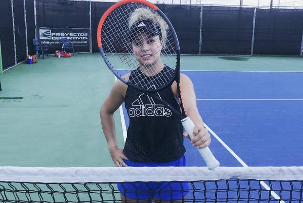 FOTO Tko je tenisačica čija je fotka u toplesu šokirala svijet?