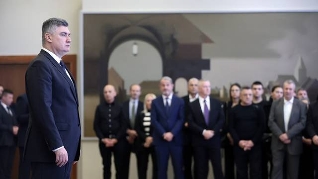 Zagreb: Predsjednik Milanović uručio odlikovanja braniteljima Domovinskog rata na svečanom prijemu