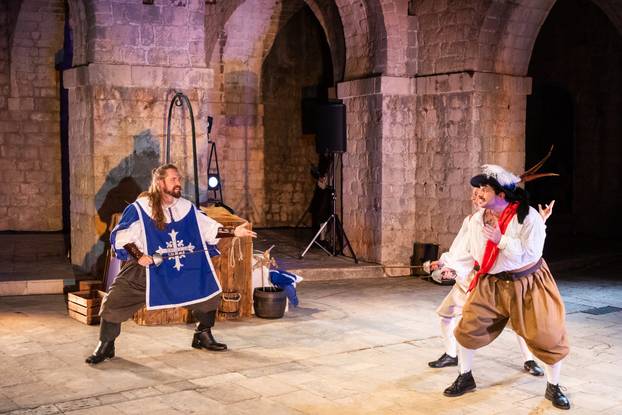 Dubrovnik: Otvoren 12. Midsummer Scene Festival premijerom predstave "Jedan za sve"