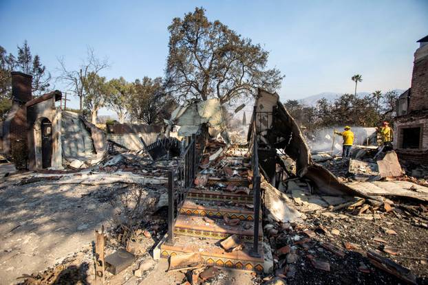 Massive Los Angeles fires rage on