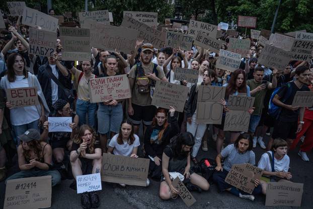Protesters seen with placards, expressing their opinions against a law that strips the National Anti-Corruption Bureau and the Specialised Anti-Corruption Prosecutor's Office of their independence.