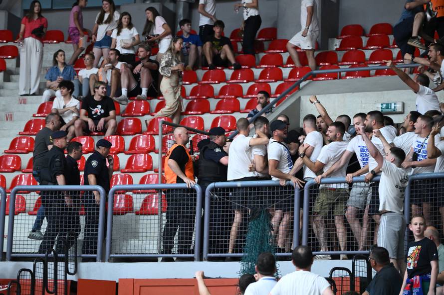 Nakratko prekinuta utakmica između Cibone i Zadra zbog prepucavanja navijača