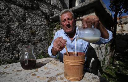 Bikla je piće za starce i mladiće - bolje se grli, ljubi, mazi i pazi