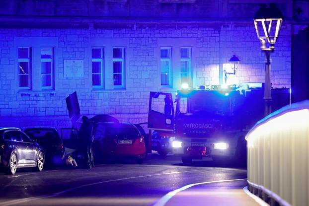 Trogir: Autom se zabio u parkirana vozila i poginuo