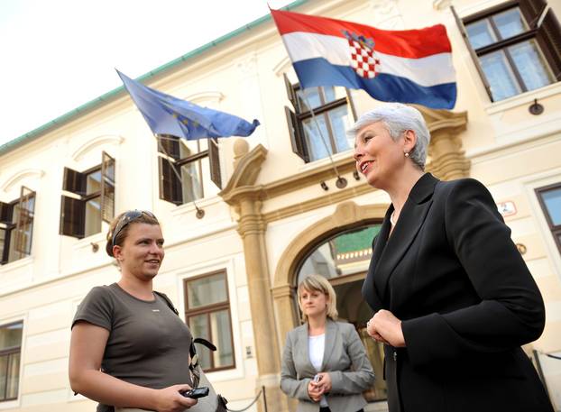 Zagreb: Premijerka nakon povratka iz Bruxellesa otišla na sastanak s ministrima