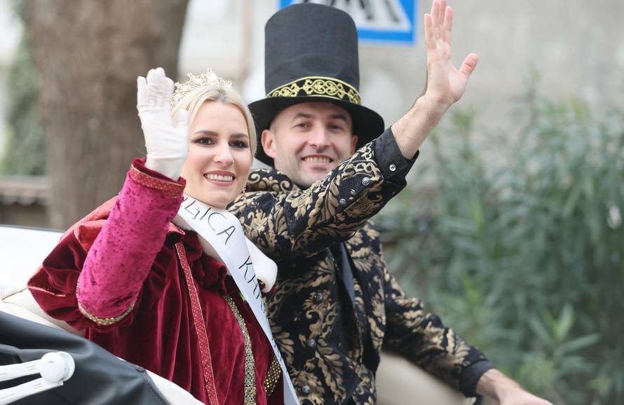 Kaštel Kambelovac: Održan Kambelovski krnjeval i zapaljen krnje “ Yugo”