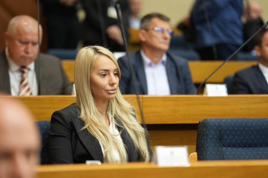 Banja Luka: Na posebnoj sjednici Narodne skupštine RS raspravljano o Srebrenici i Izbornom zakonu RS