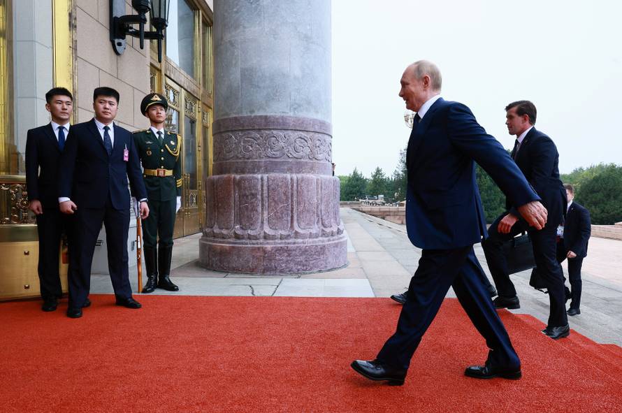 Russian President Vladimir Putin meets with Chinese President Xi Jinping and Mongolian President Ukhnaagiin Khurelsukh in Beijing
