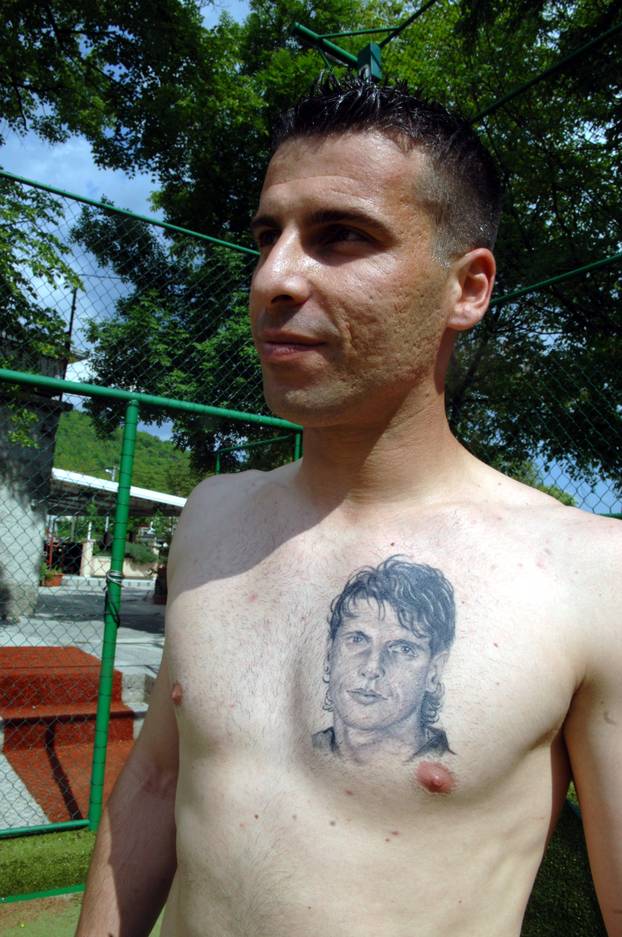 ARHIVA - 2009. Rijeka: Ahmad Sharbini tetovirao bratov lik na prsima