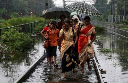 Najmanje 35 mrtvih u Indiji: Poplave pogodile 1,5 mil. ljudi