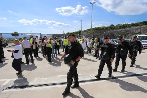 Rijeka: Navijači se okupljaju uoči utakmice Rijeka - Belupo