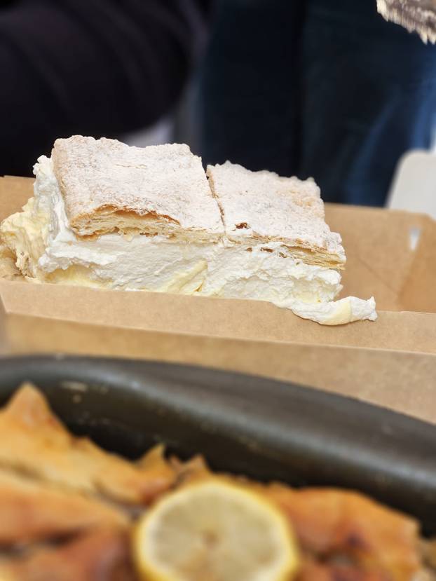 FOTO Ovi kolači bez mlijeka i jaja privlačili su pažnju slučajnih prolaznika