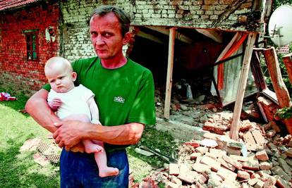 Terencem kroz kuću: Majka je rukama otkopala djecu