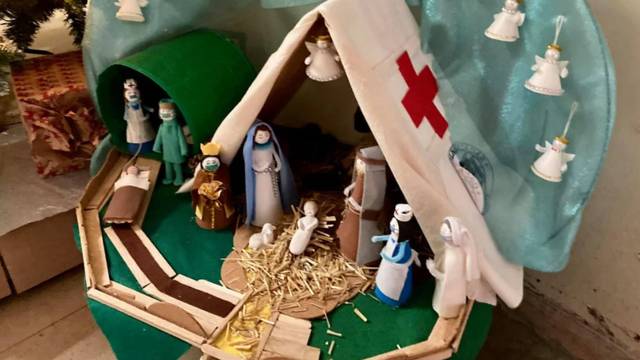 Covid jaslice u zadarskoj bolnici: Isus se rodio u trijažnom šatoru