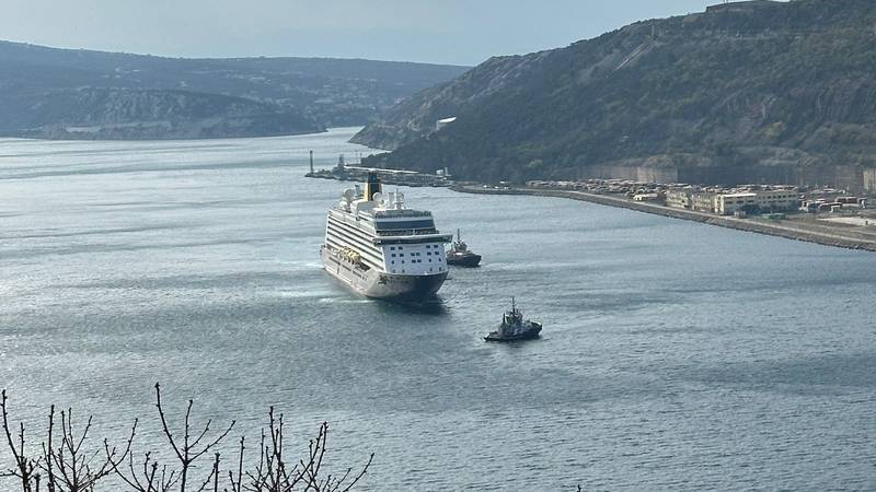 VIDEO Ogroman kruzer uplovio u bakarski zaljev: 'Bilo je jako emotivno kad nas je pozdravio'