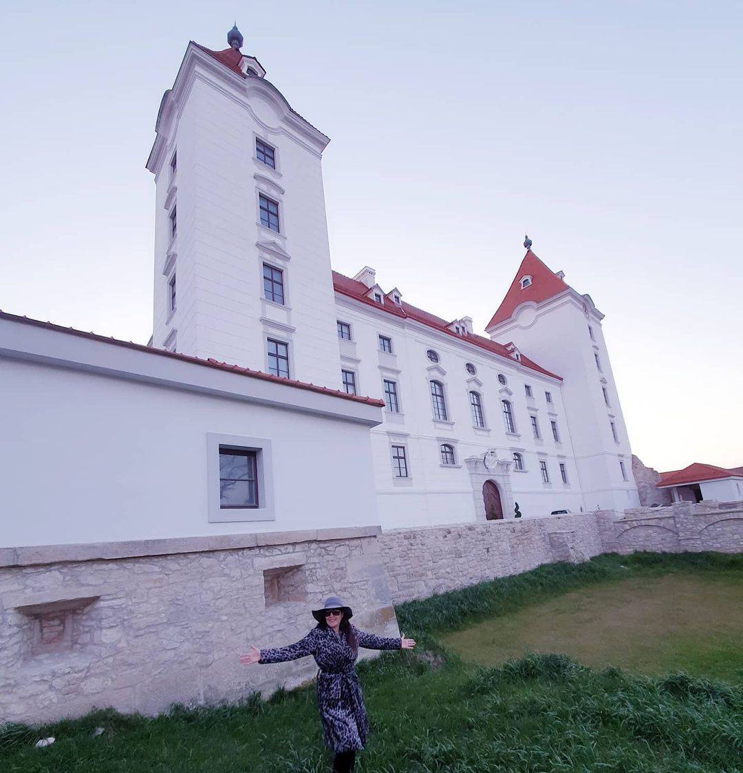 Srpska pjevačica se pohvalila uređenjem svog dvorca u Beču: 'I ove godine bez dekoratera'