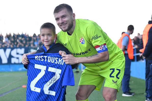 Varaždin: Ristovski poklonio dres dječaku kojeg je osiguranje u travnju željelo izbaciti s terena 