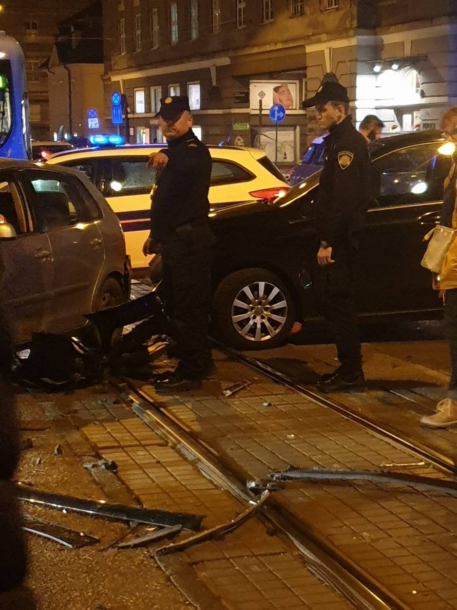 'Posvuda je bilo stakla': Dva auta sudarila se u Zagrebu...