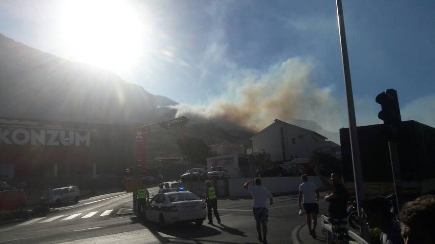 Kanader pomaže u gašenju, u Makarsku stiže i 150 vojnika