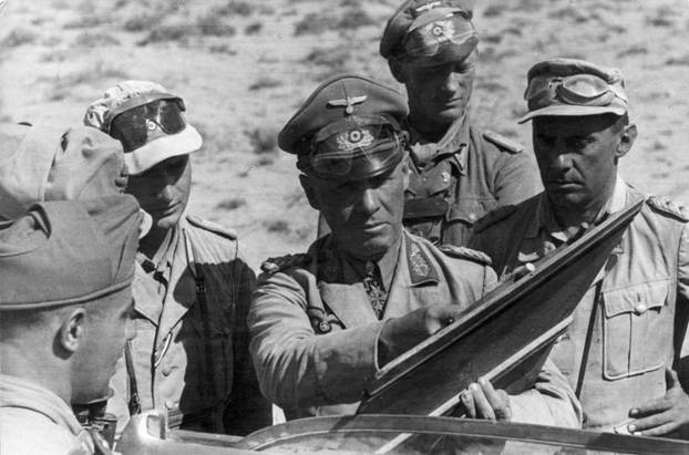 Erwin Rommel mit Offizieren