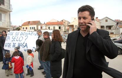 Zadar: I bebe su prosvjedovale zbog zemljišta svojih djedova