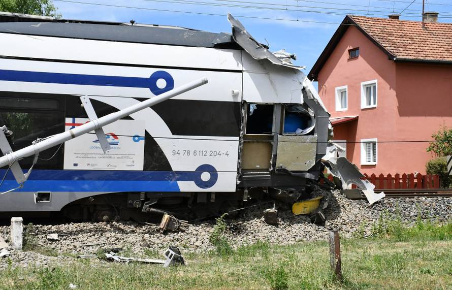 Vozač koji je poginuo u naletu vlaka kod Sl. Broda nije stao na zvučnu i svjetlosnu signalizaciju