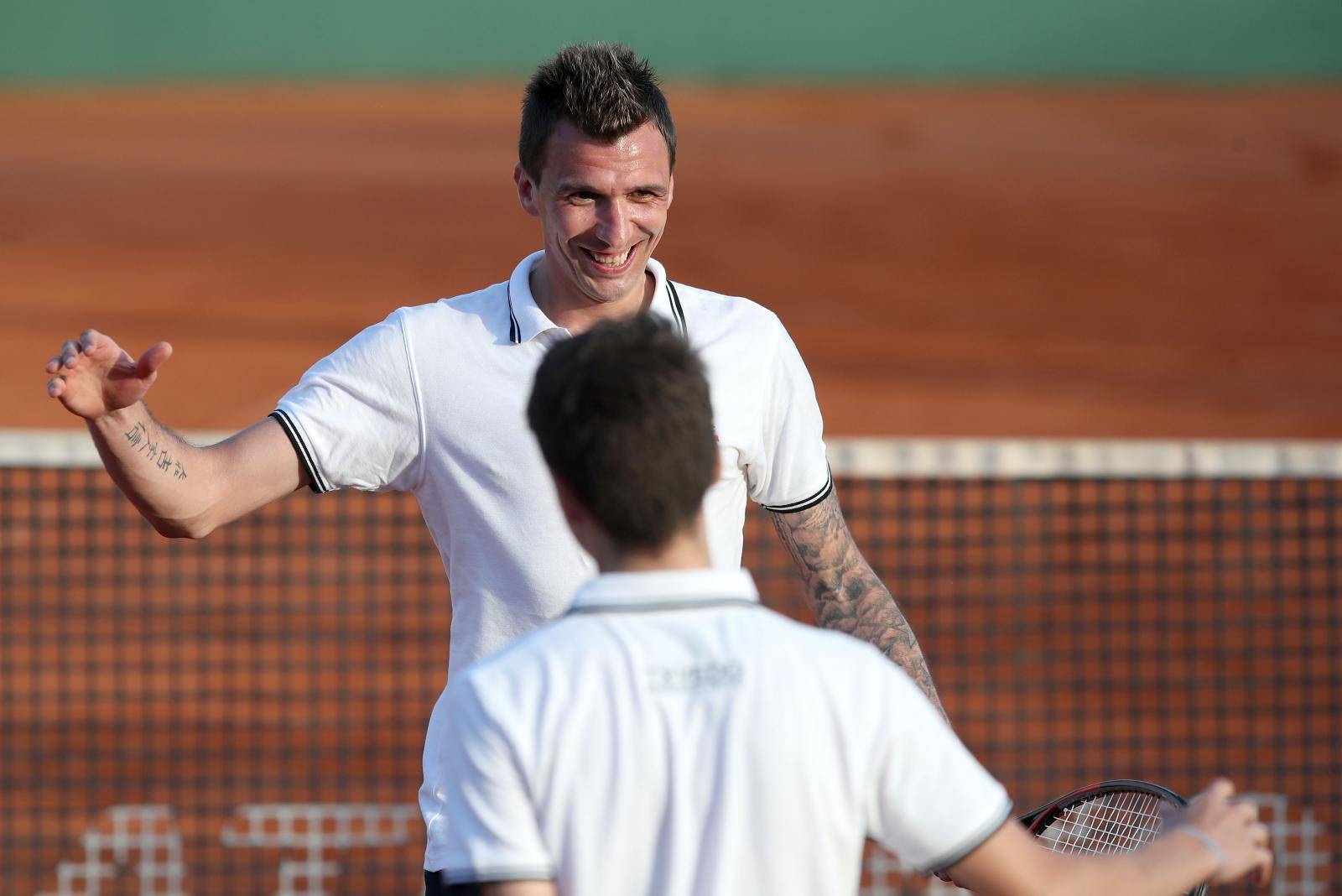 Mandžo postaje ozbiljno dobar tenisač, sredio i Bogdanovića
