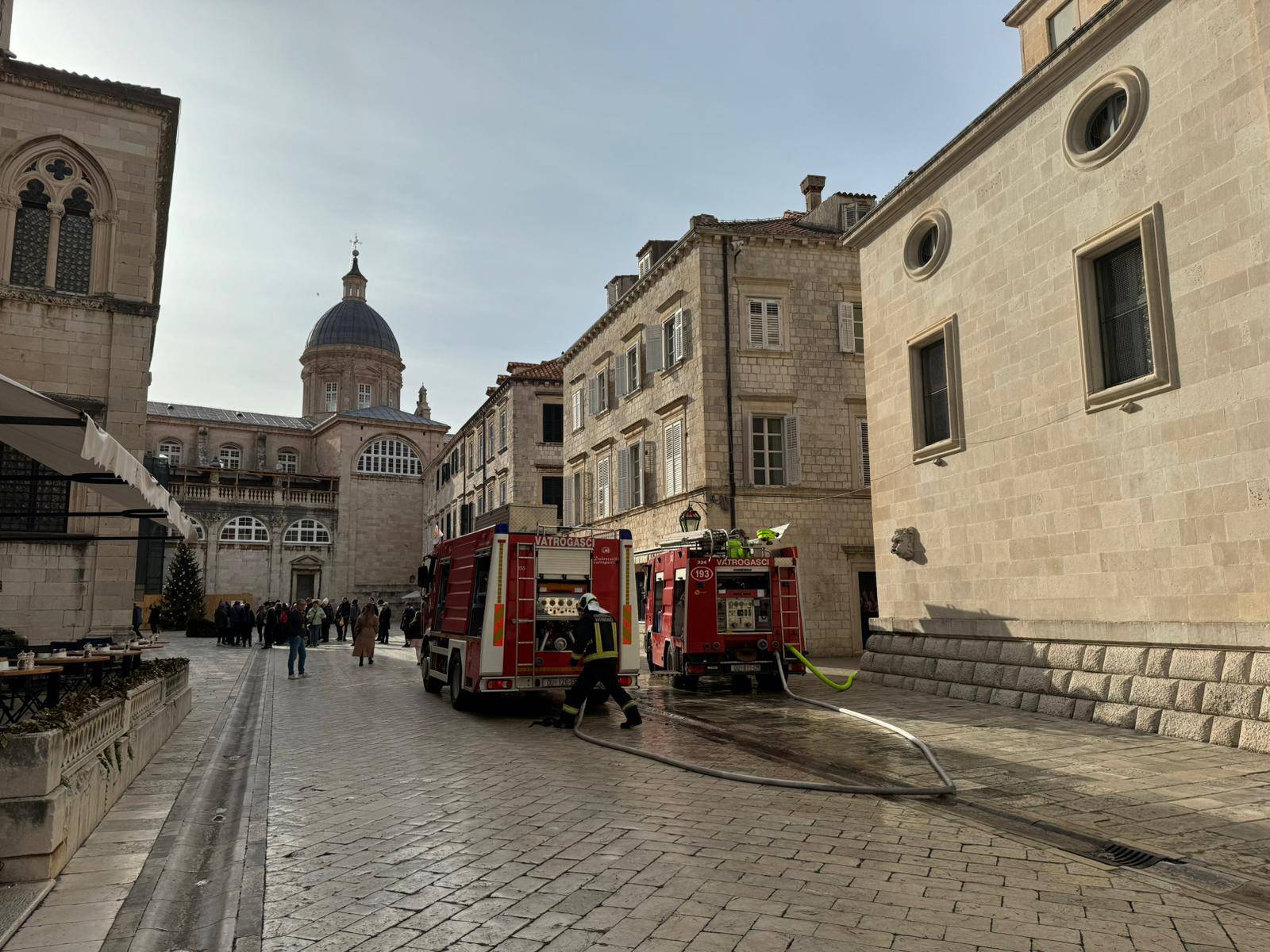 FOTO Buknuo požar u  stanu u Dubrovniku, umro muškarac