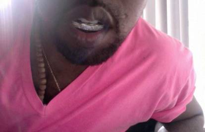 Reper Kanye West donje zube zamijenio si je dijamantima  