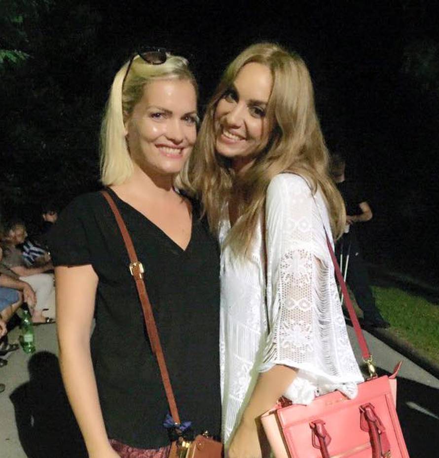 Simona se sredila za misu: Na oltaru s torbicom od 25.000 kn